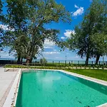 Lakefront - Pool & Panorama * שיופוק