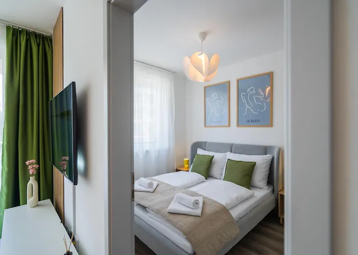 Lakefront - Pool & Panorama * שיופוק