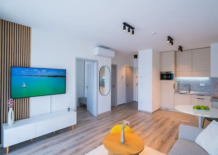 Lakefront - Pool & Panorama * שיופוק