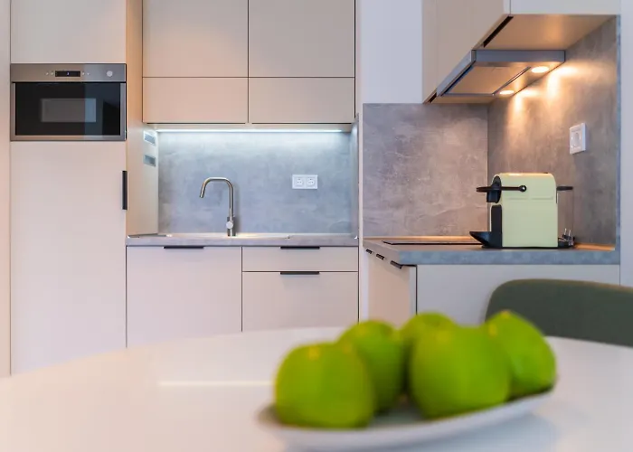 Lakefront - Pool & Panorama דירה