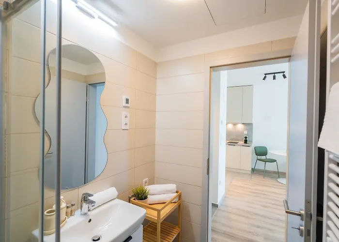 Lakefront - Pool & Panorama דירה שיופוק