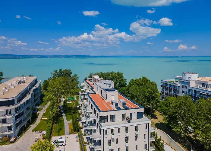 Lakefront - Pool & Panorama 希欧福克