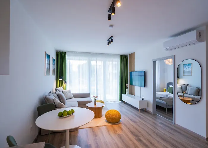 Lakefront - Pool & Panorama דירה